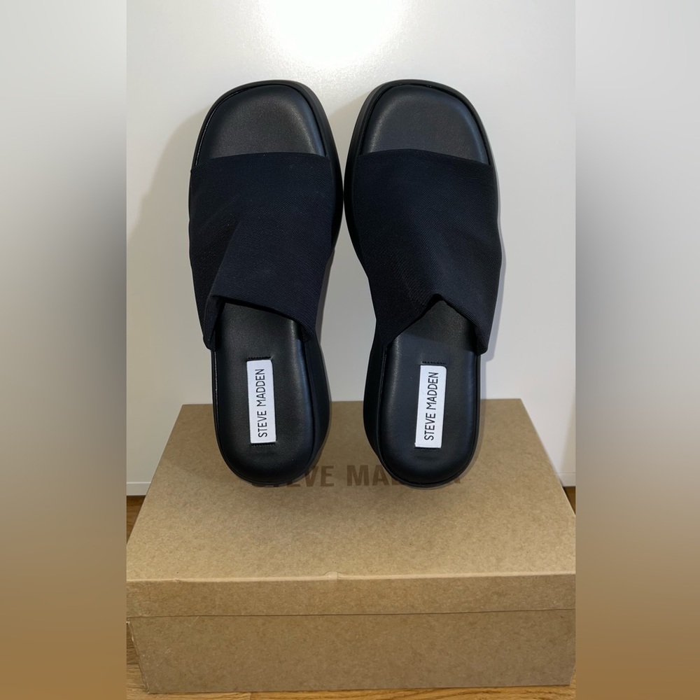 STEVE MADDEN BRAND NEW slinky wedge platform